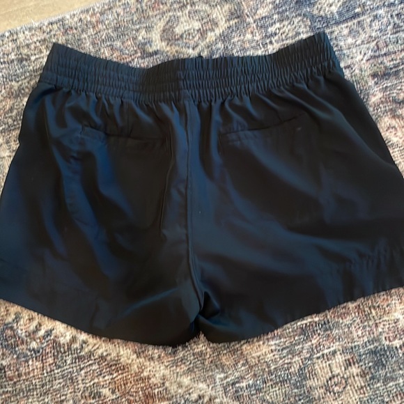 Women’s black workout shorts - size Large - Picture 4 of 4